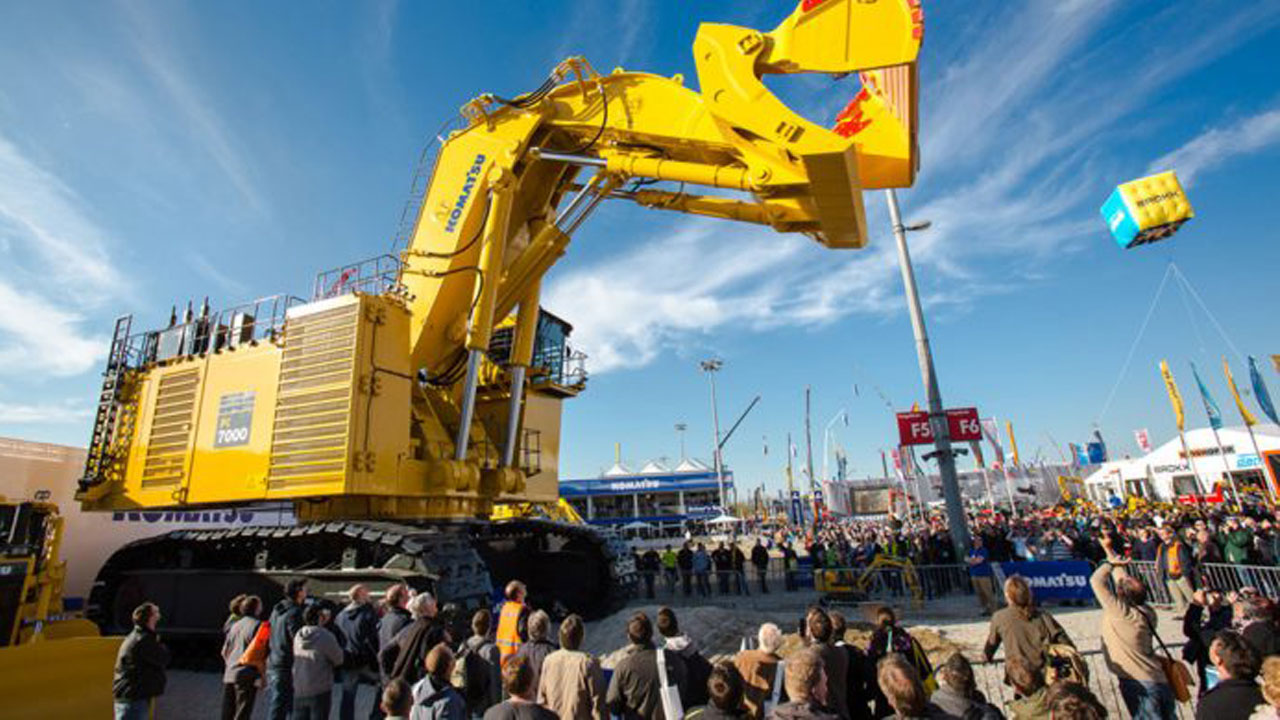 نمایشگاه برای معرفی محصولات جدید جرثقیل